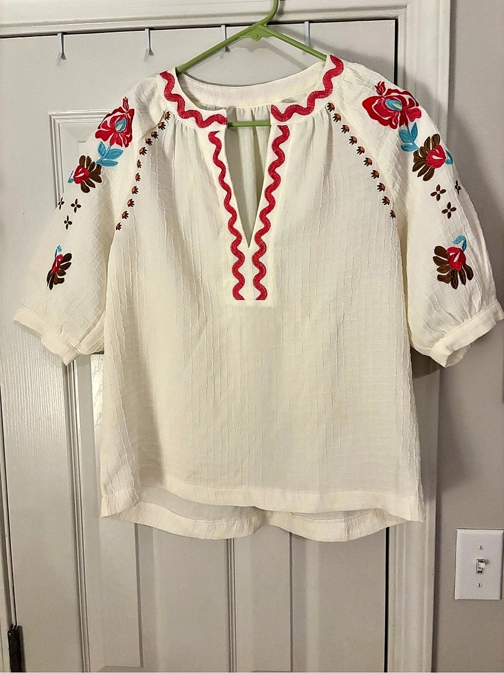 Embroidered Blouse in White & Red Like New